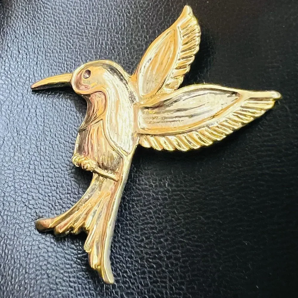 Vintage AAI Signed Gold Tone Textured Hummingbird Brooch 4095